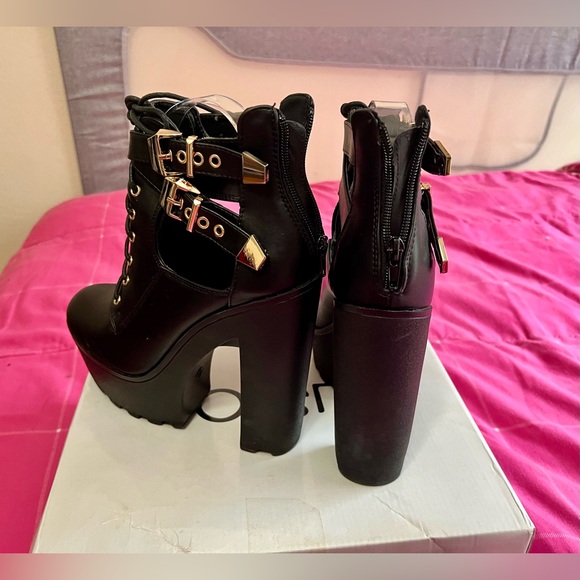 Black Platform Boots - Picture 5 of 6
